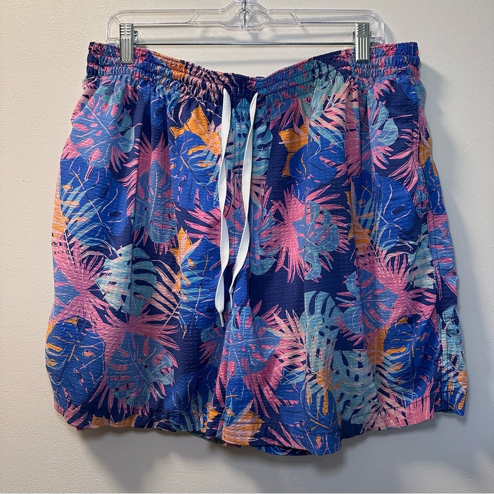 Chubbies Men’s Monstera Leaf Blue Pink Tropical 5.5” Swim Trunks Sz 2XL
